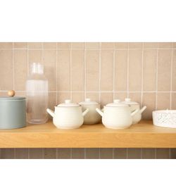 It A Mat Pot And They Is In 4