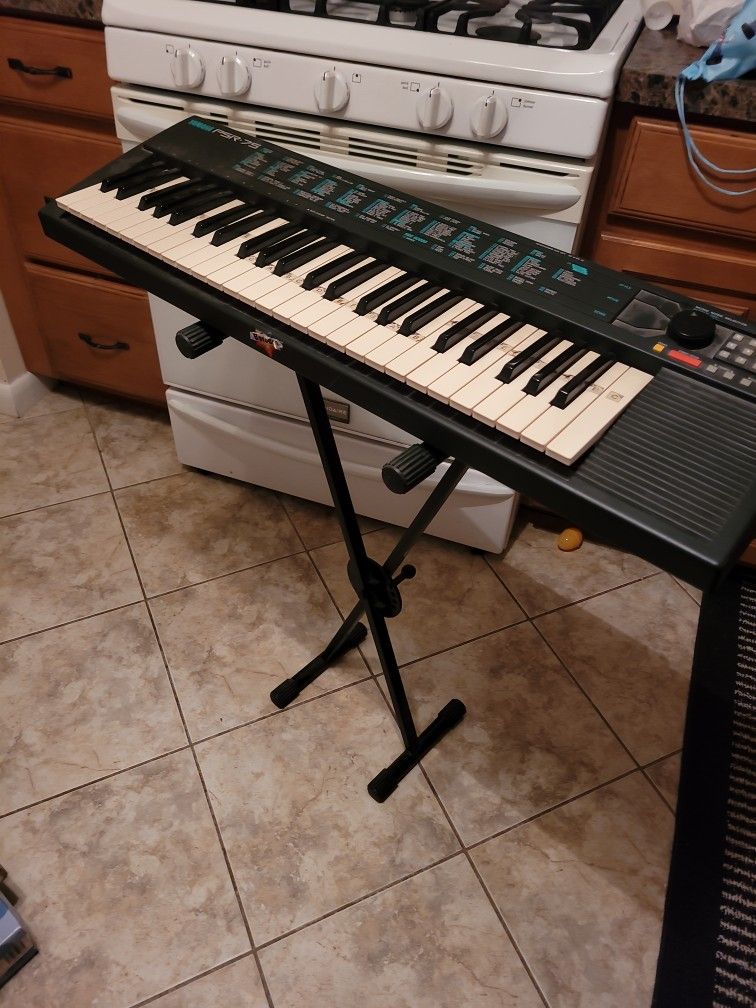 Yamaha psr sale 75 keyboard