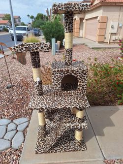 Cat tree playhouse