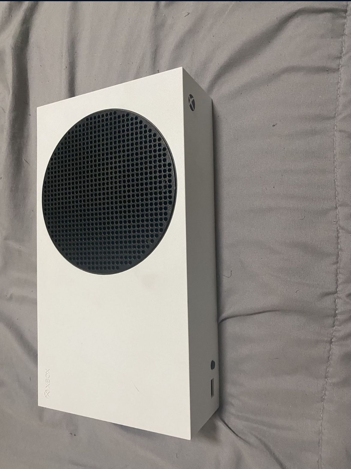 Xbox Series S Comes With Two Controllers White And Pink With Battery Packs