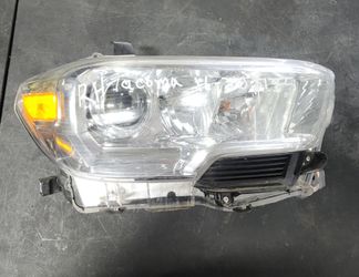 Toyota Tacoma Headlight Right Passenger Side 2016 2017 2018 2019 2020 Part $175 H