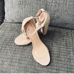 🩷 Heart in D Nude Sandals Block Heel Size 5.5