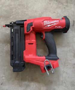 Milwaukee M18 FUEL 18-Gauge Brad Nailer