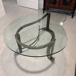 Kidney Shaped Coffee Cocktail Table. Great With Antique, Modern, Asian, Mid Century Modern MCM & Z Gallerie Decor.  Delray 33484.