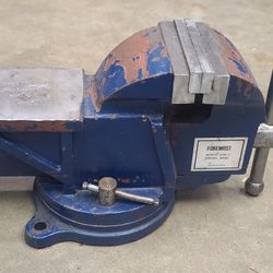 Nice Foremost 5" Bench Vice With Swivel Base