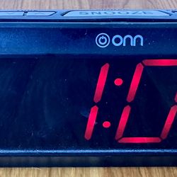 DIGITAL CLOCK! Has alarm