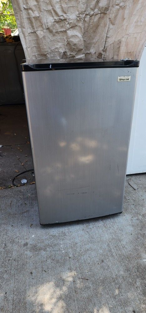 Magic Chef Small Refrigerator