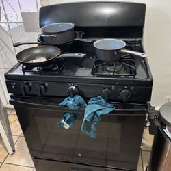 4 Burner Stove/oven G.E Brand (serious Buyers Only)