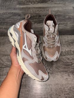 Mizuno Waverider 10