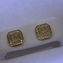 14K Yellow Gold Diamond Earring