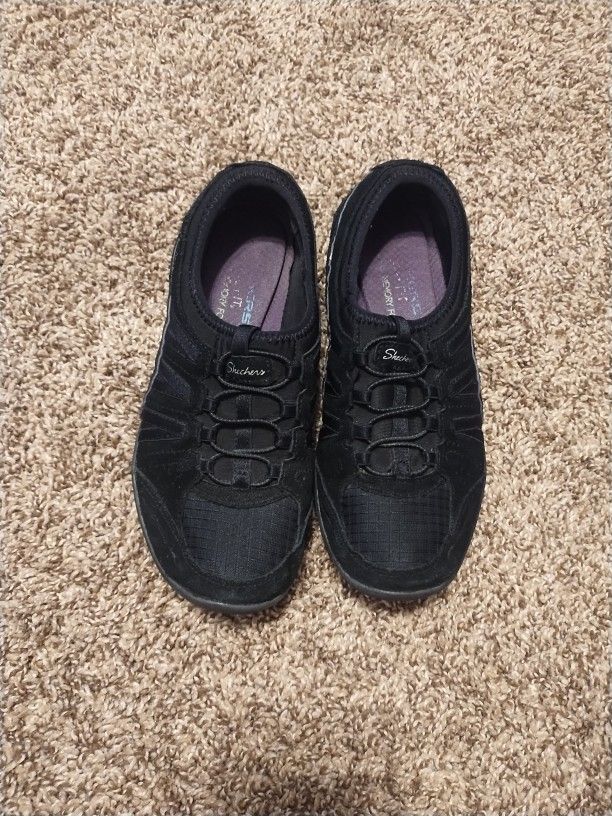 Sketchers black women size 7
