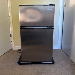 3.5 Ft Mini Fridge And Freezer! $140 OBO