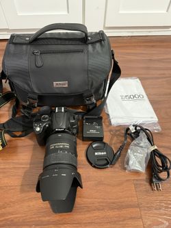 Like New Hardly Used Nikon D5000 With Nikon 28-300mm Zoom Lens