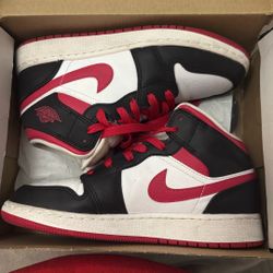 Air Jordan 1 Mid Black/very Berry-white 