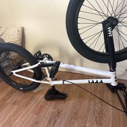 White  Or Blue Cult Bmx Bike