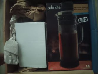 Cold brew maker with cup and tray