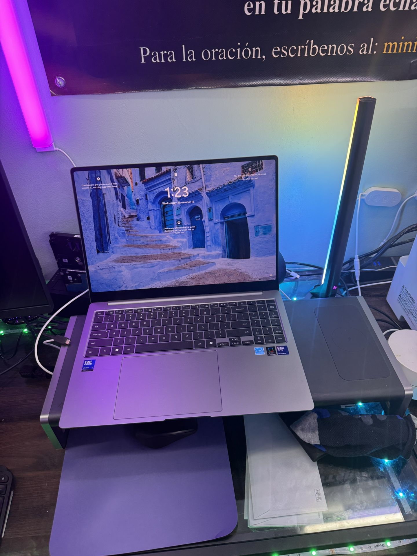 Samsung - Galaxy Book5 Pro - Copilot+ PC - 16" 3K AMOLED Touch-Screen Laptop - Intel Core Ultra 7 - 32GB Memory - 1TB SSD - Gray