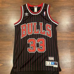 Adidas #33 Scottie Pippen NBA Chicago Bulls 1995-96 Hardwood Classic Jersey Small Length 2+