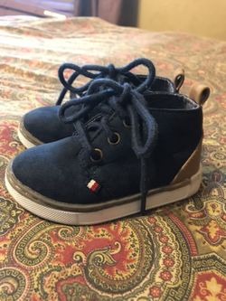 Tommy Hilfiger size 5