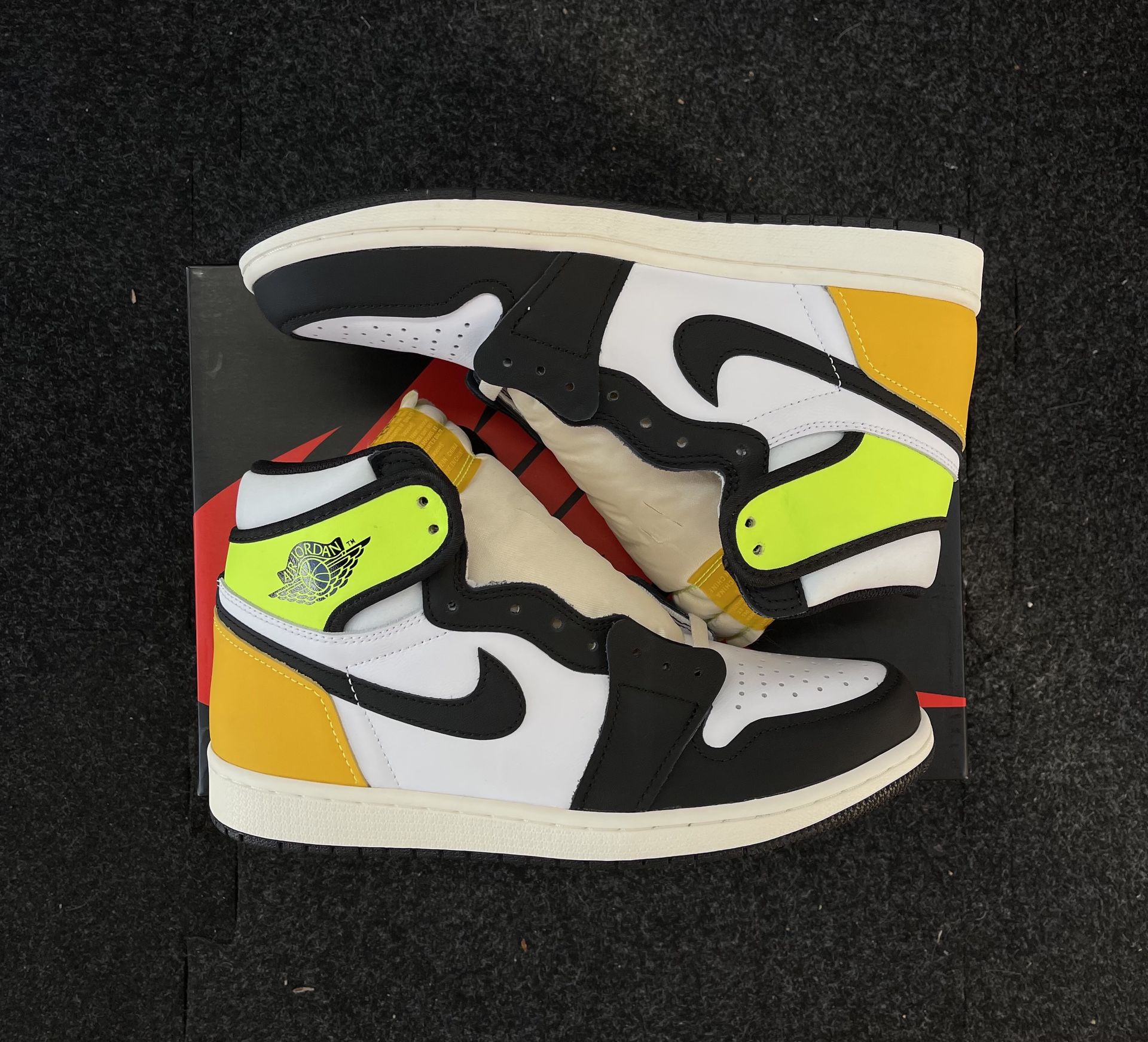 Jordan 1 Volt 