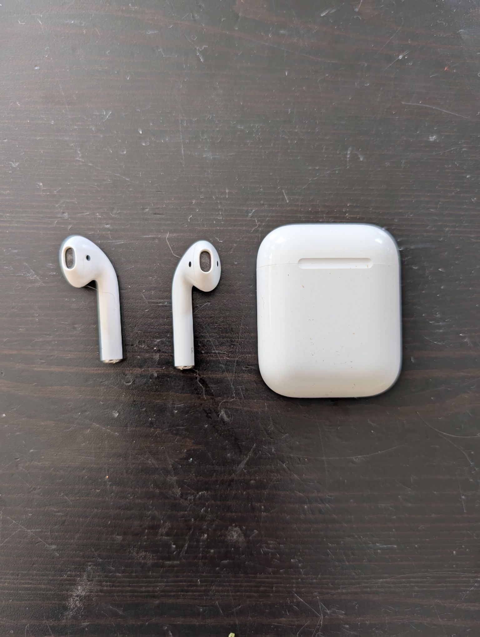 Apple AirPods Gen 2