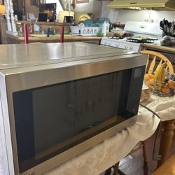 LG 4.6 Cubic Ft Microwave 