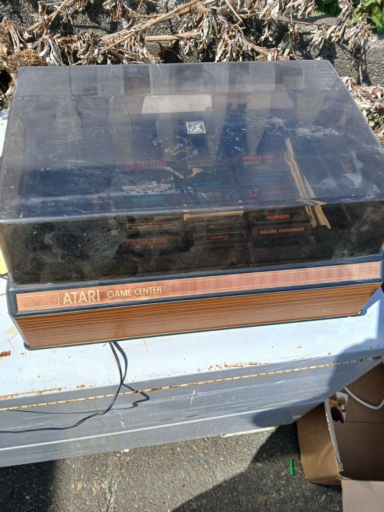Vintage Atari And 44 Games 2 Controlers