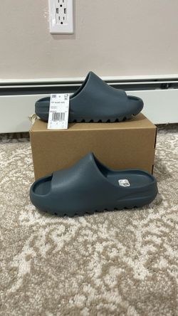 Yeezy Slides Kids Size 3