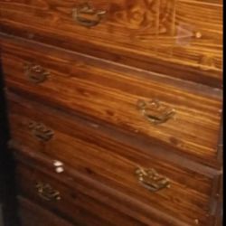 NICE  ANTIQUE WOOD CHEST OF DRAWERS $35.