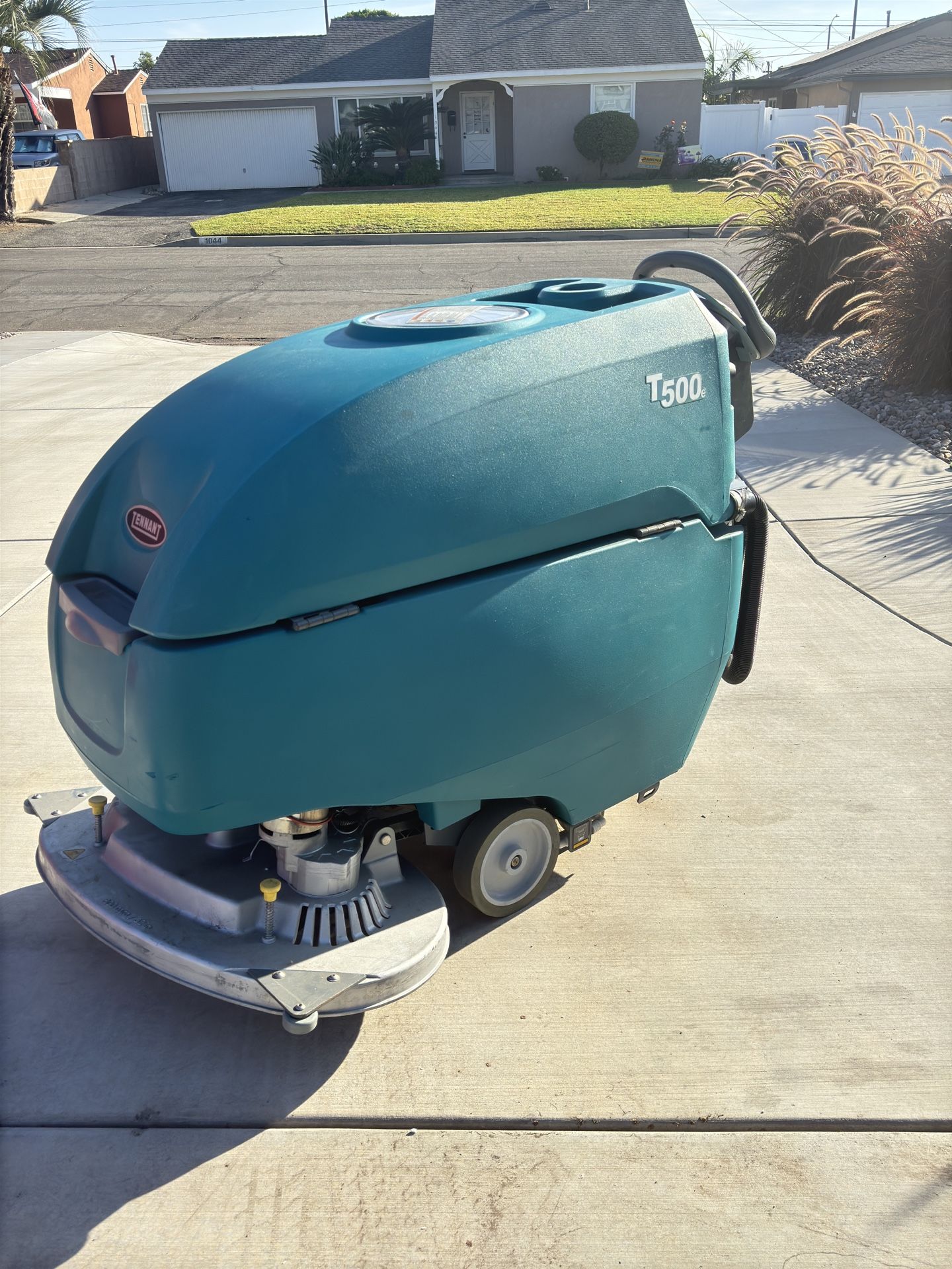 Tennant T500 Floor Scrubber New Batteries