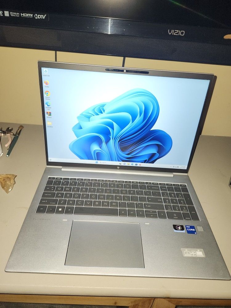 HP Elitebook 860 G9