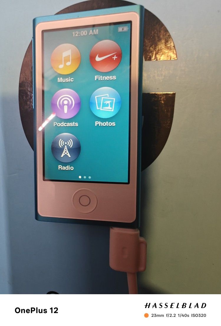 Apple iPod Nano 7th Gen 16GB Blue, MD477LL