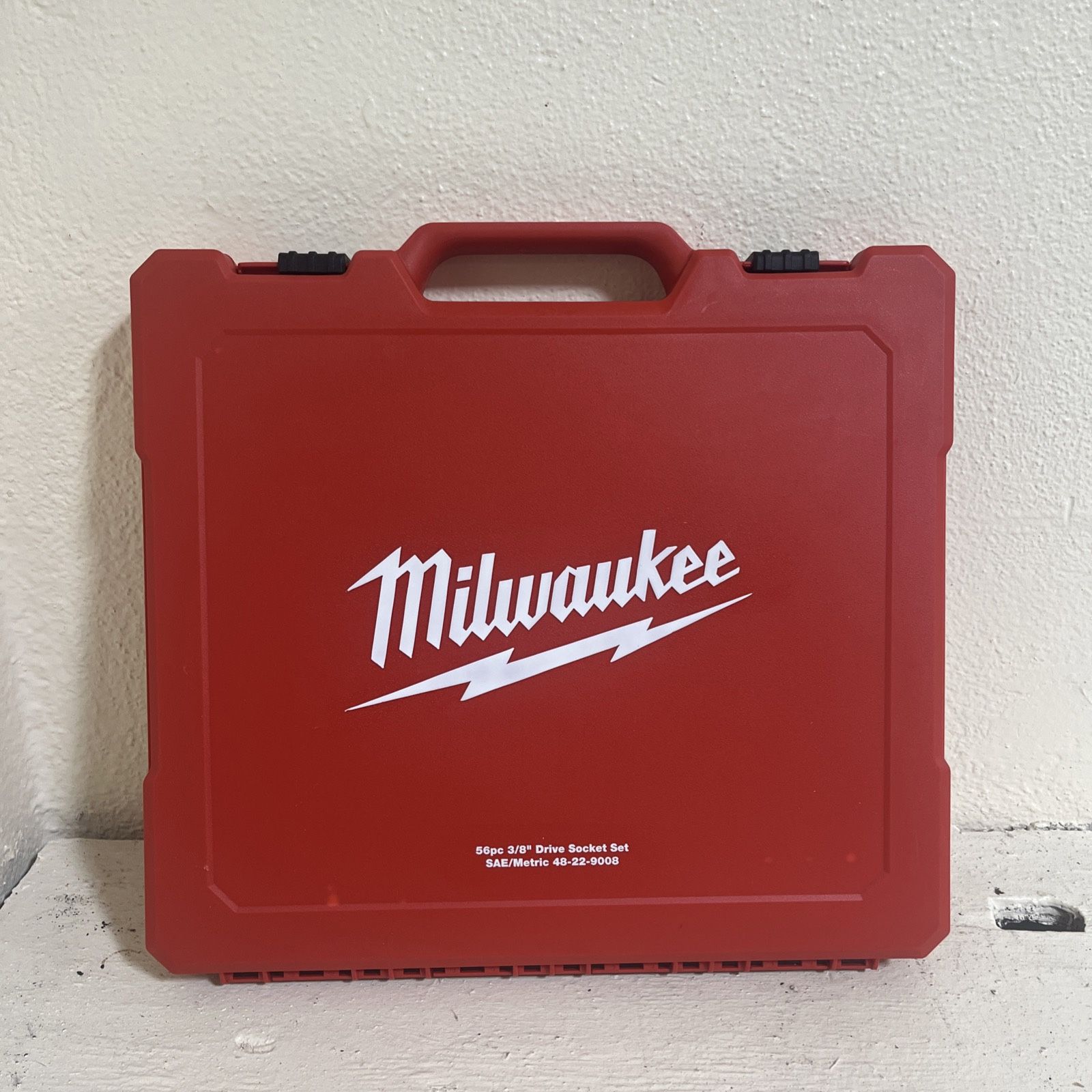 Milwaukee 48-22-9008 Socket And Ratchet - Set of 56 Pieces. Red