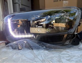 16-22 Toyota Tacoma Black Clear Reflector Headlights