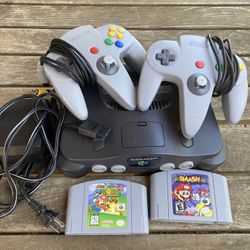  Nintendo 64 + 2 Games 2 Controllers 