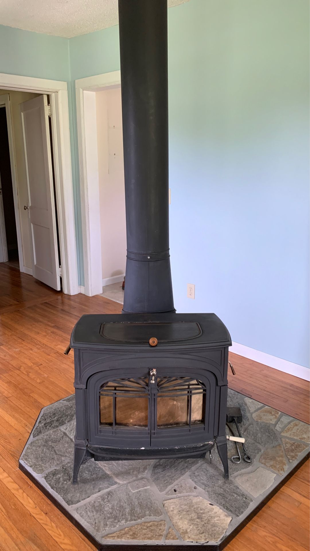 Encore Cast Iron Wood Stove for Sale in Charlotte, NC - OfferUp