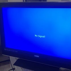 VIZIO 32” Full HD TV – Perfect for Gaming & Streaming!