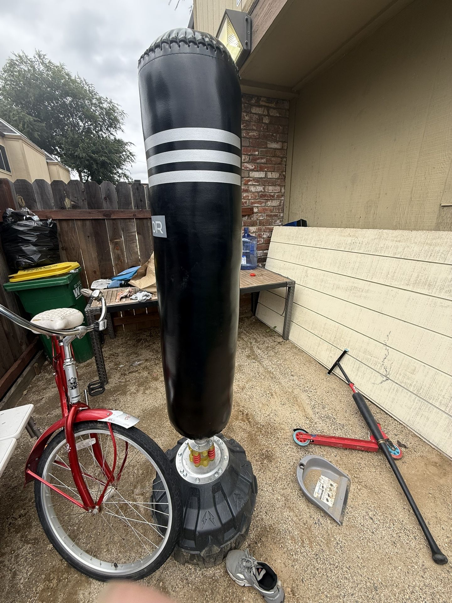 Kickboxing/punching Bag