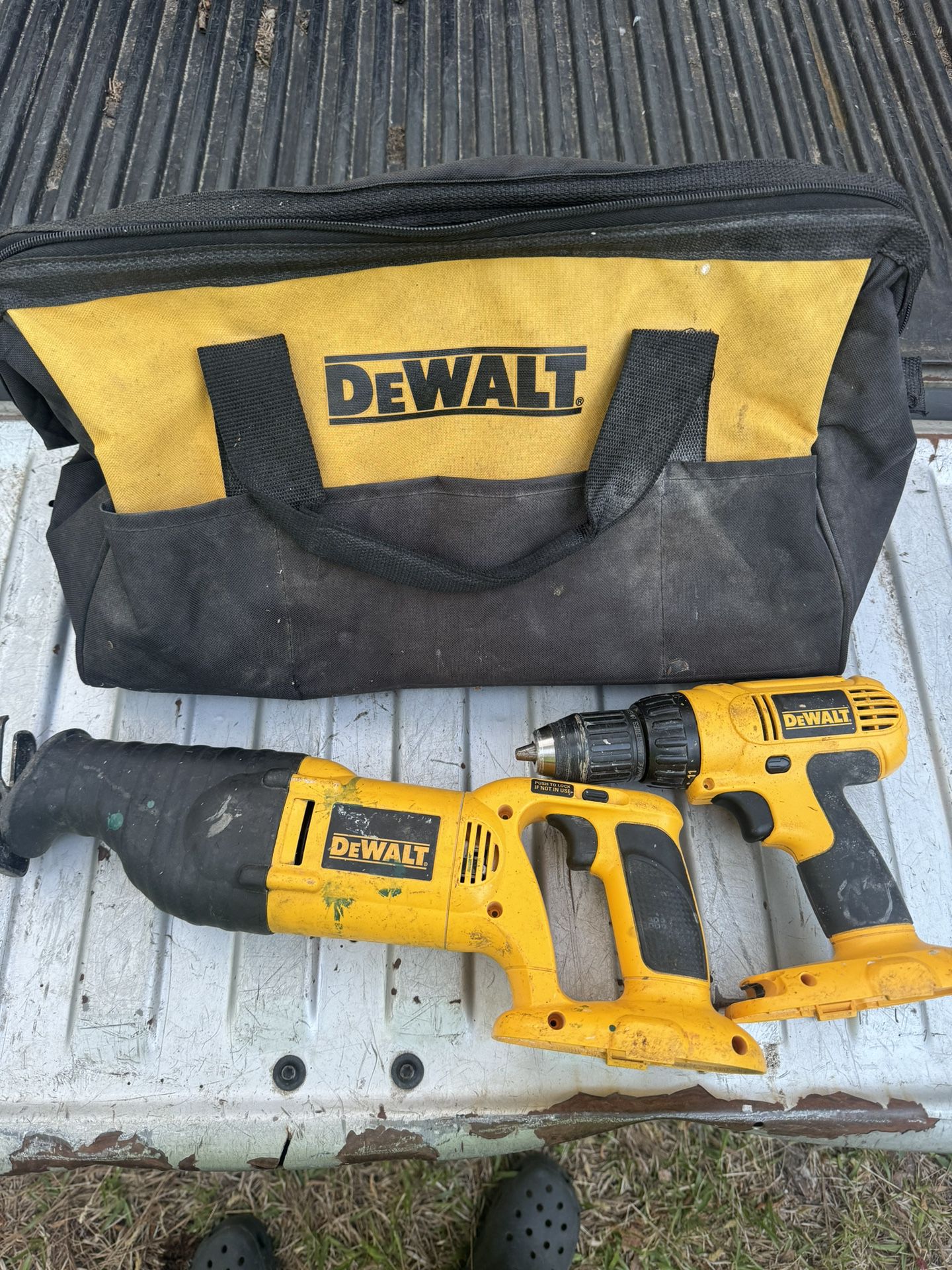 DeWalt Drill And Sawzall W/bag NO BATTERIES