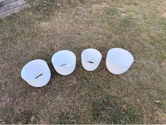White plastic plant pots 4 pcs