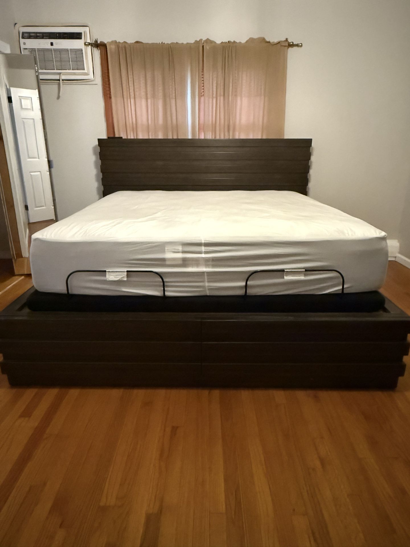 Modern Full King size bedroom set with mattress and adjustable Base