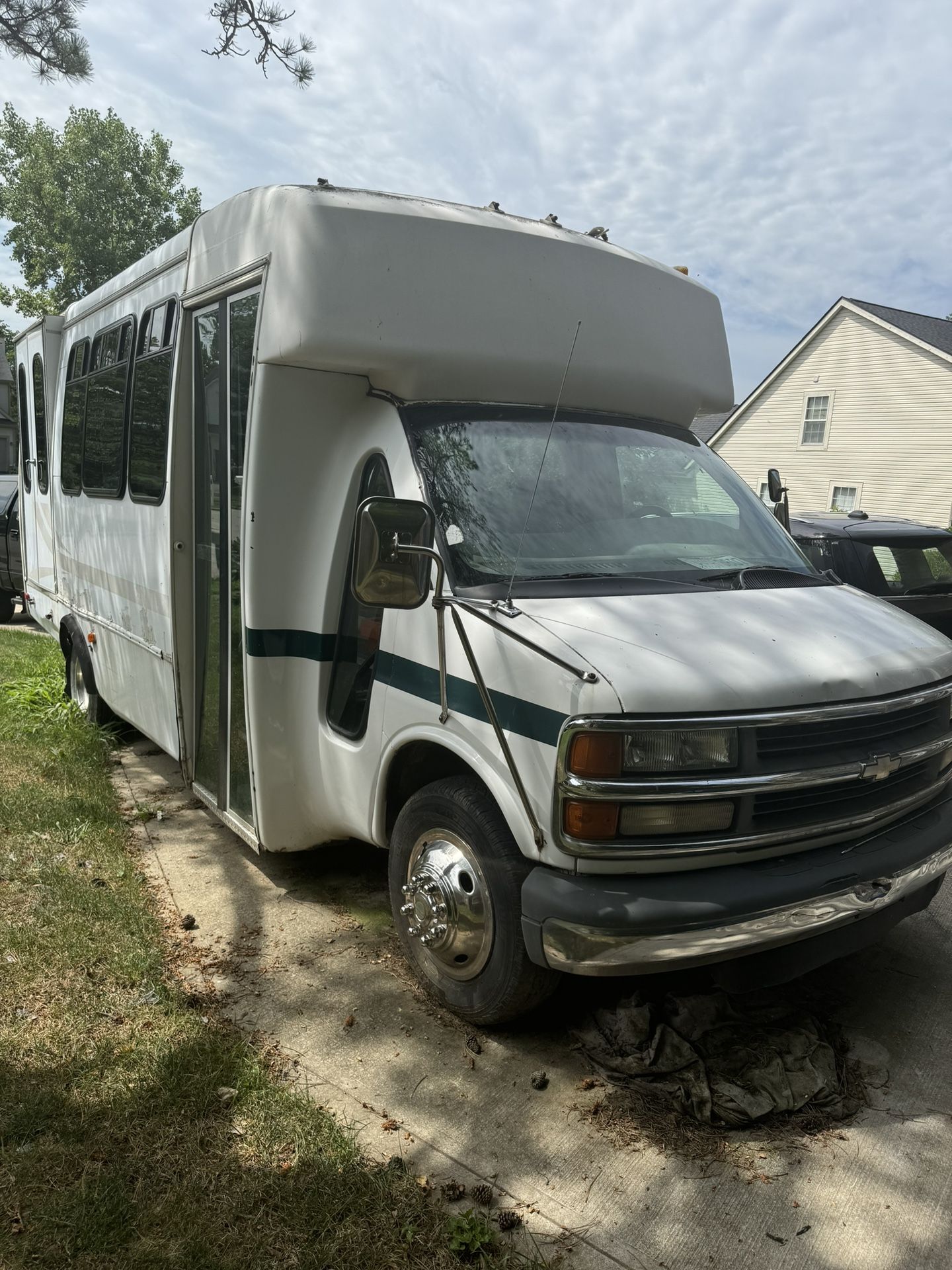 2000 Goshen Coach 3500