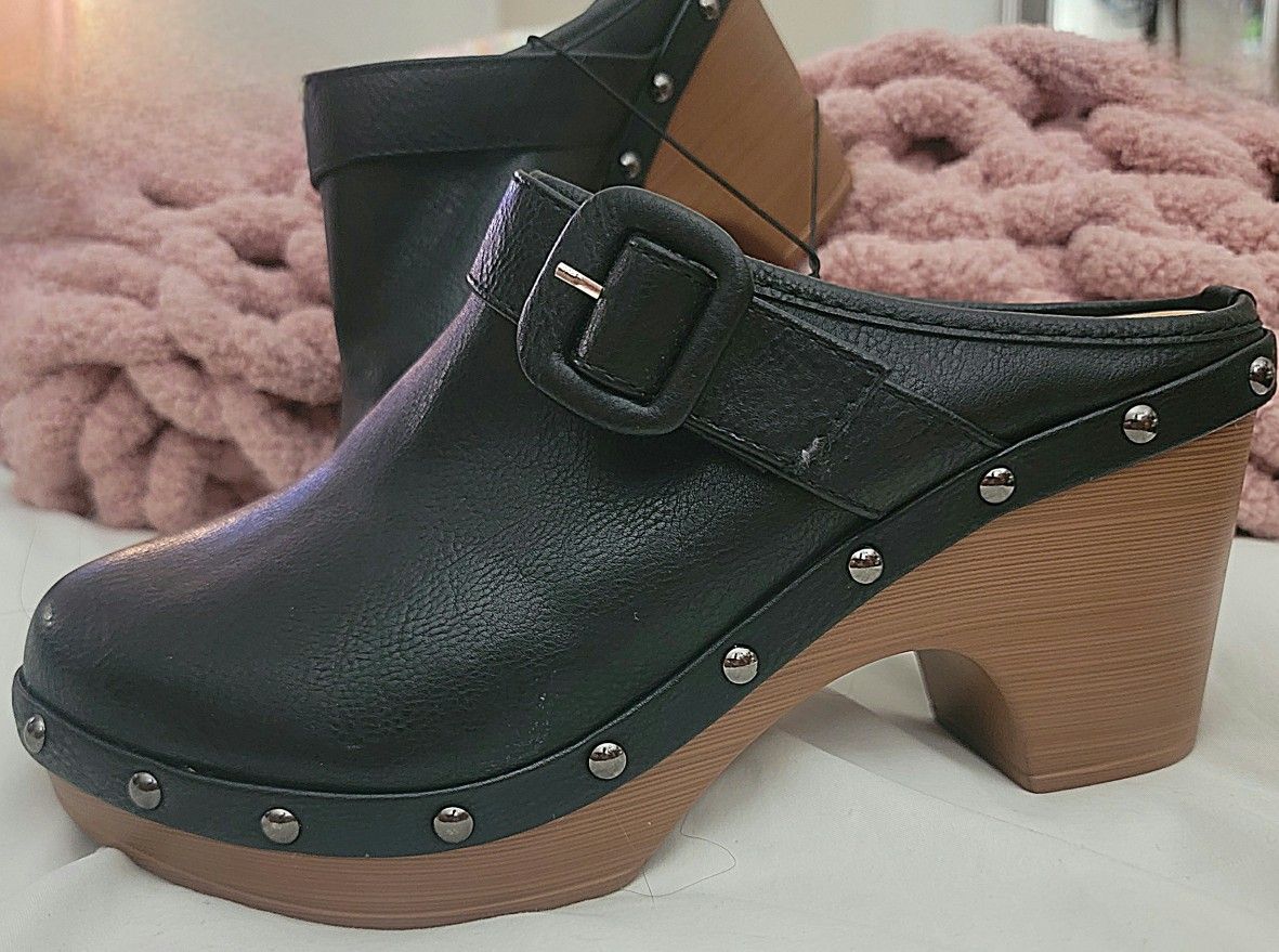 Woman's Size 8 Slip On Black Booties/Clogs