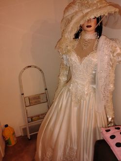 Mannequin Music Box collectable with Vintage Ivory Beaded Satin Wedding Gown
