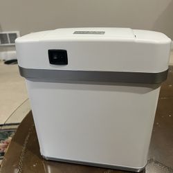 Brand New ITouchless Sensor 2.5 gallon Trash Can