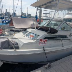 Come And Get It.  $100..... OBO ..Great Boat!!!!!....1981 Wellcraft 24.8 Ft.   ....King Harbor Marina Redondo Beach