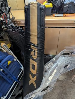 Full Size Punching Bag/ Kickboxing Bag 5 Feet Tall With Mounting Equipment 