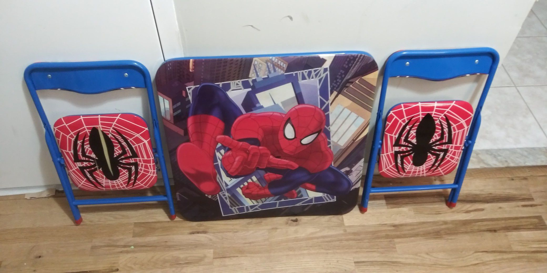 Kids Spider-Man table and 2 chairs