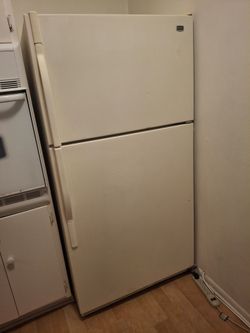Maytag 21 cu. ft. Top-Freezer Refrigerator (White) - Used Condition!
