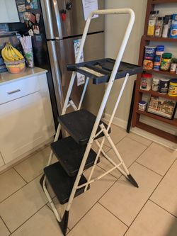 3-Step Folding Step Ladder with Top Tray